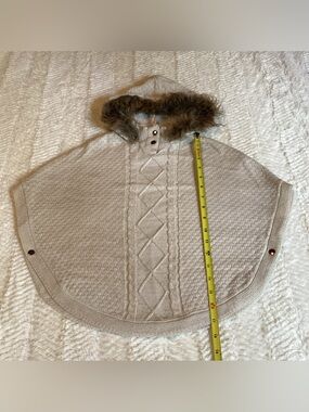 Little Lass Girls Poncho Wrap Shawl Sweater Cable Knit Faux Fur Hood Sz 5